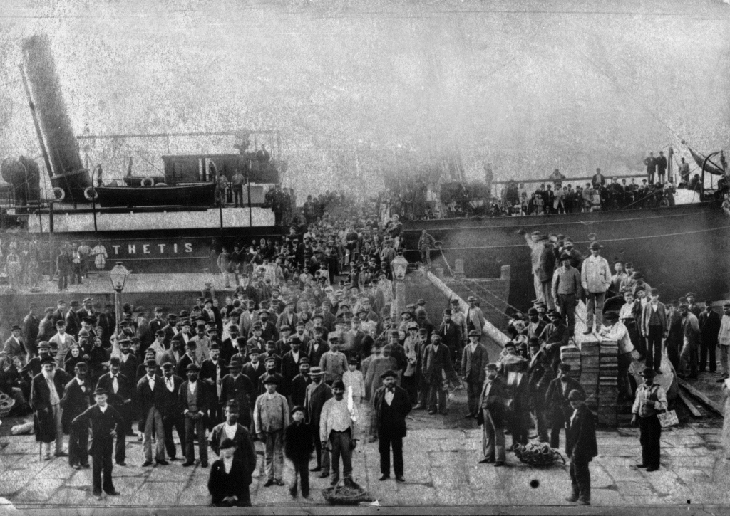  Rumanian Jews leaving for Palestine/Eretz Yisrael, August 1882 (Courtesy of the Central Zionist Archives)