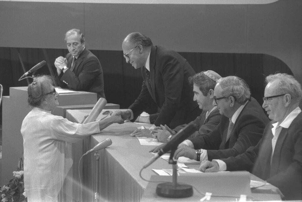 Recha Freier establishes foundations of Youth Aliyah