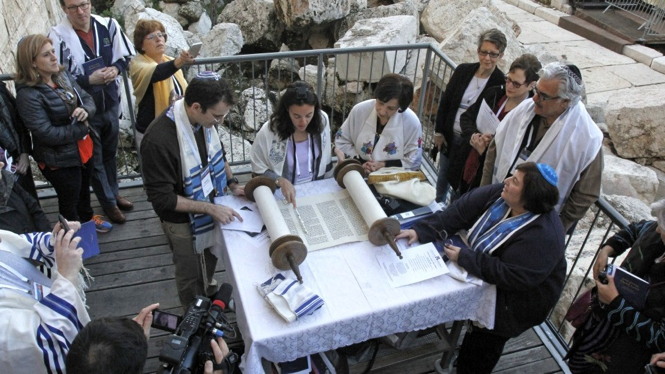 Plans for Egalitarian Prayer Space at Western Wall are Suspended