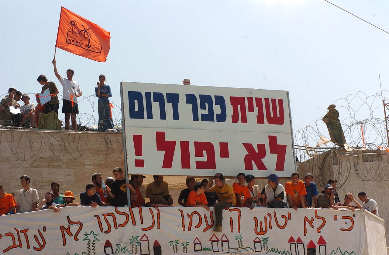 Sharon Orders 2 Settlements Dismantled