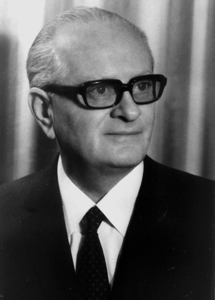 Politician Simha Erlich Dies