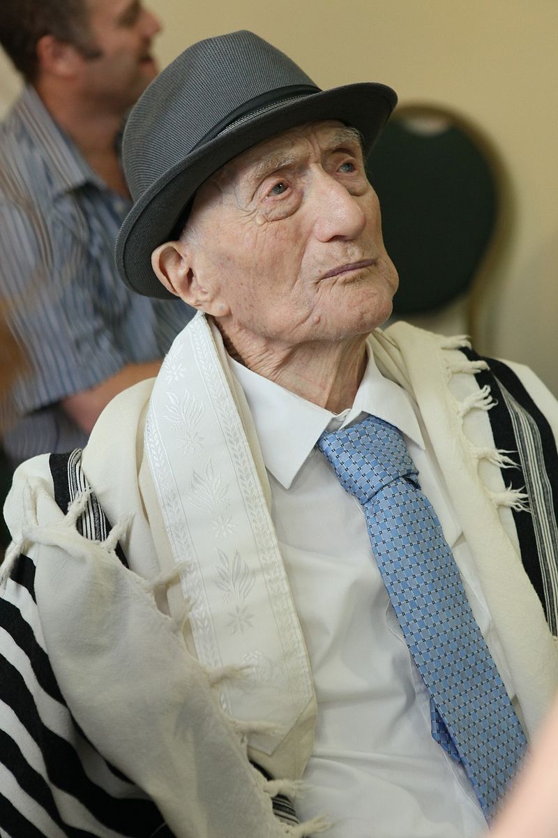 Holocaust Survivor Dies as World’s Oldest Man
