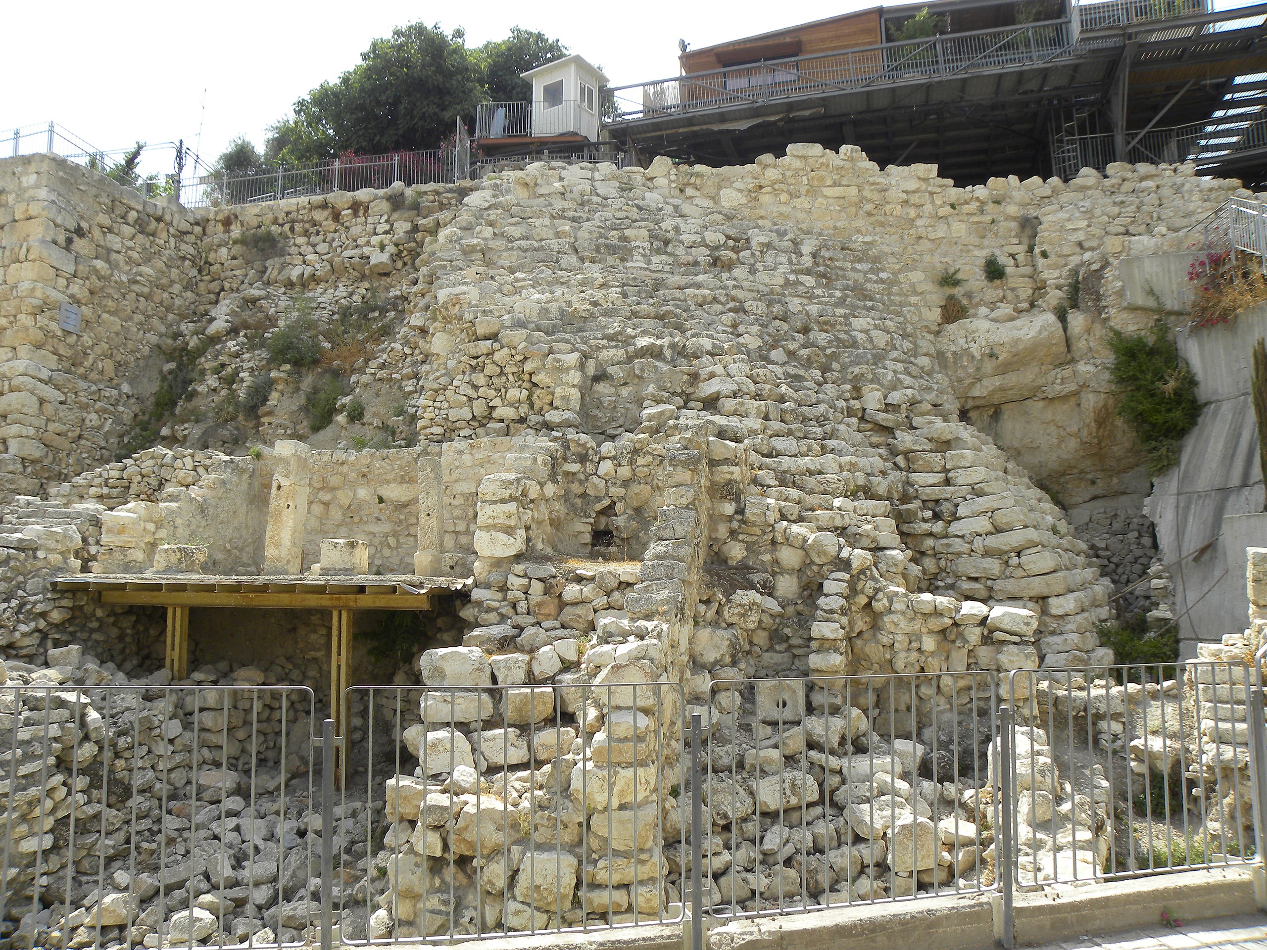 Archaeologists, Haredim Battle in City of David