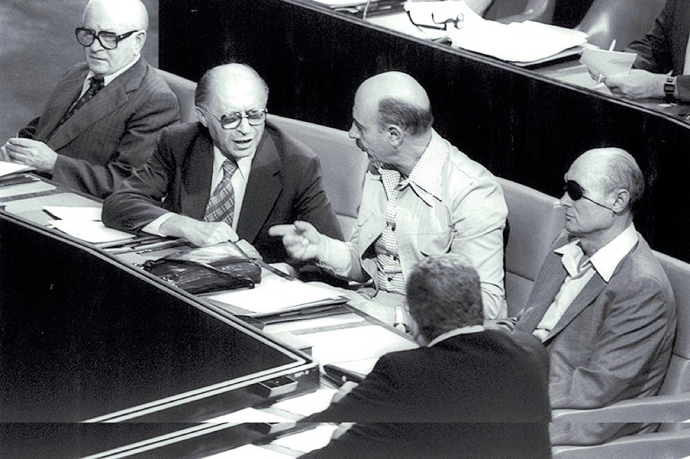 Comentarios del Ministro de Relaciones Exteriores Moshe Dayan en la Knesset sobre, Los Acuerdos de Camp David de 1978