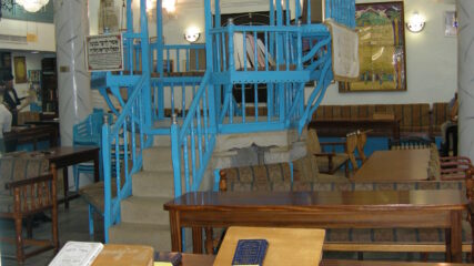 Sultan Murad III questions number of synagogues in Safed